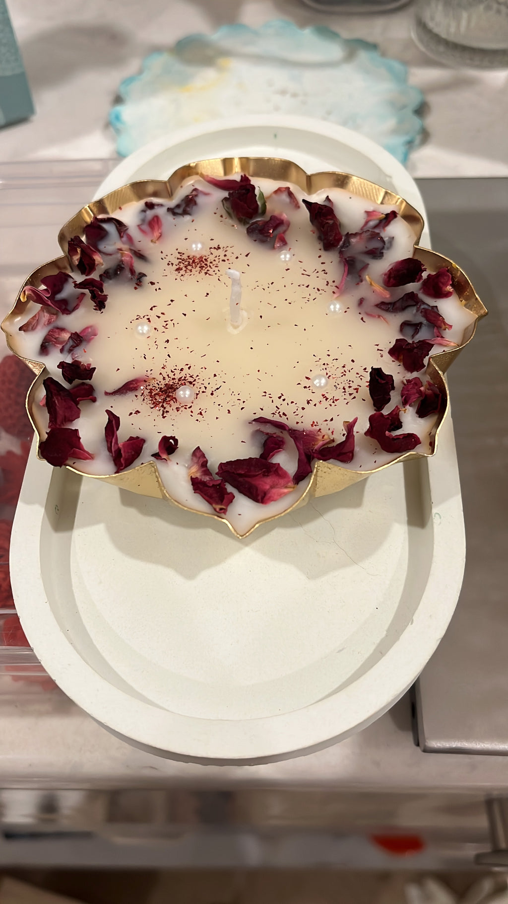 Golden urli rode candle